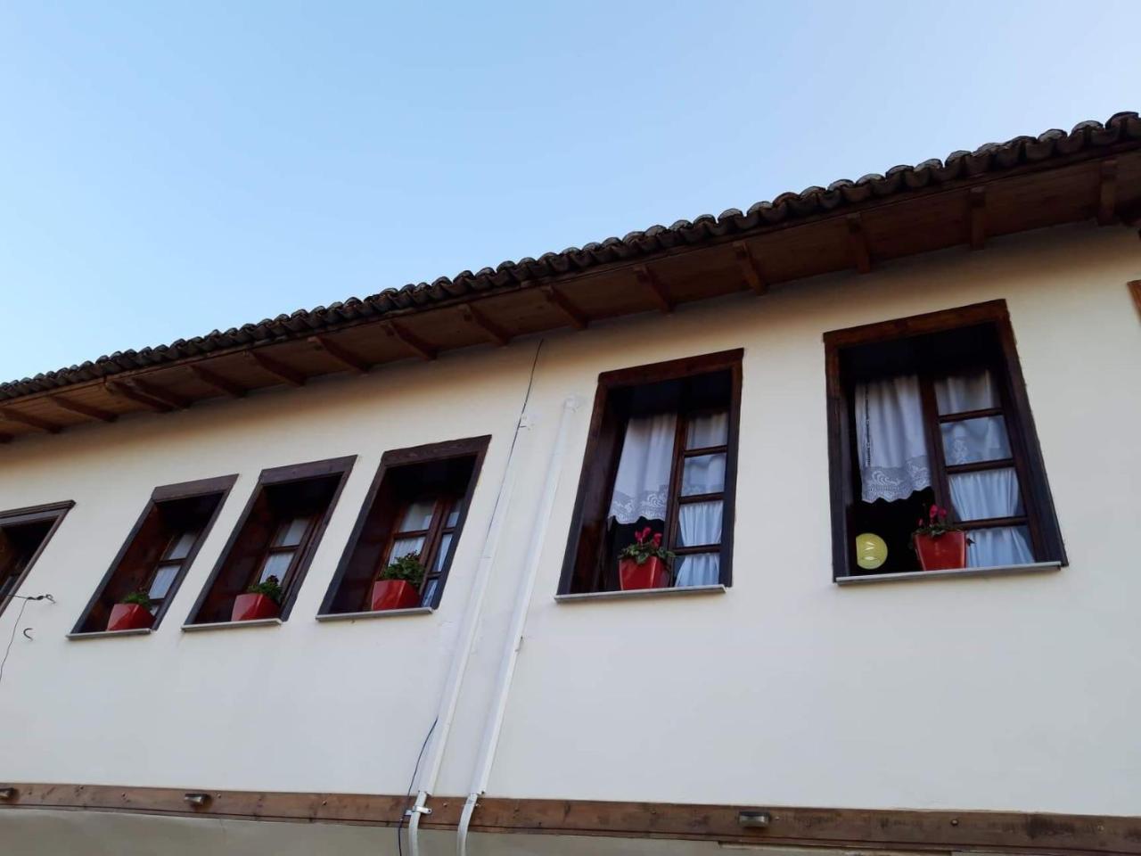 Romeo'S Guest House Берат Екстериор снимка