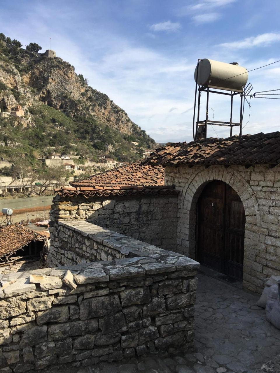 Romeo'S Guest House Берат Екстериор снимка